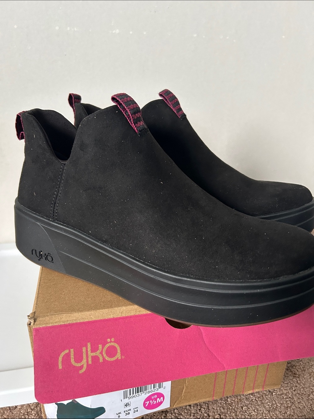 Waterproof Ryka Black Slip-On Platform Boots with inner zipper SIZE 7.5